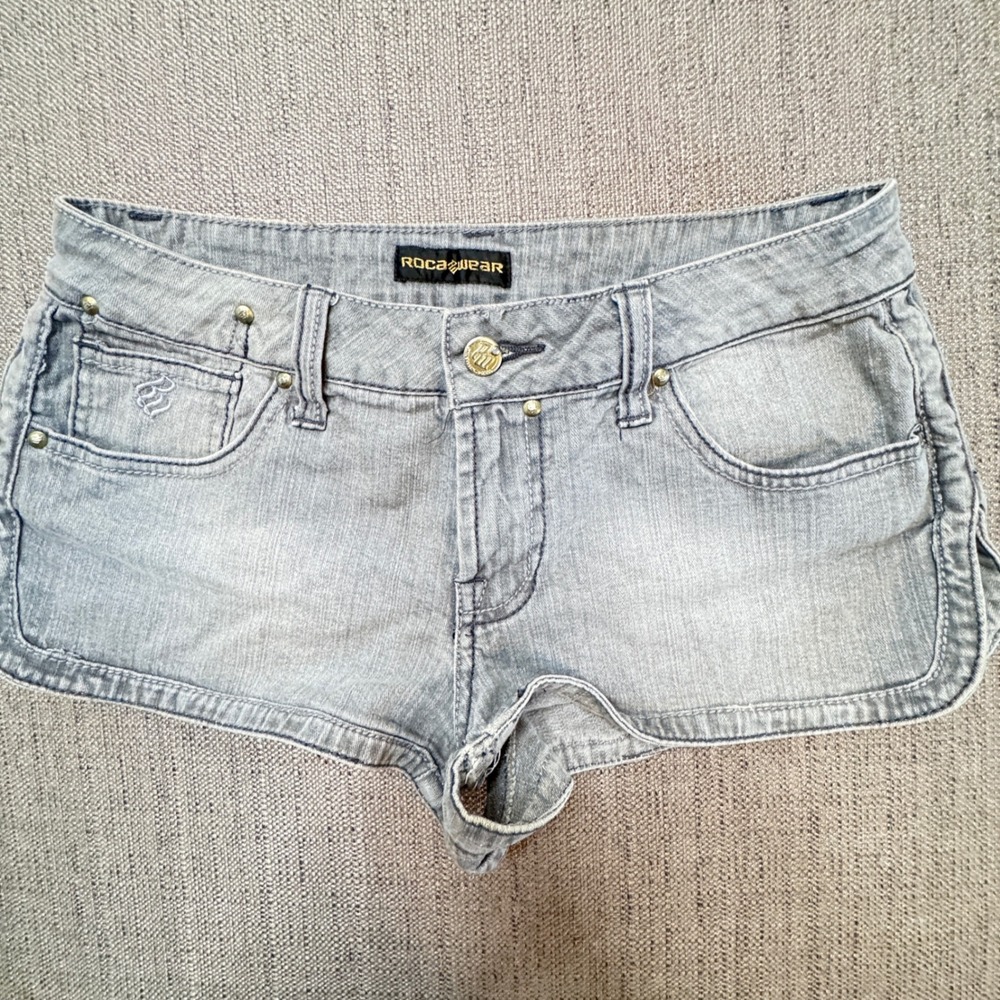 Rocawear Womens Grey Denim Shorts Embroidered Back Pockets Size 5 Low Rise